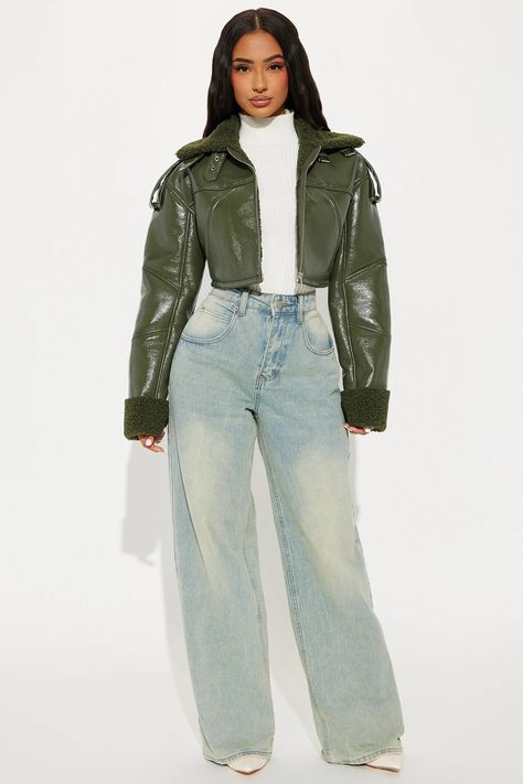 Cropped Leather Jacket Outfit, Green Leather Jacket Outfit, New York Christmas Outfits, Mexico Outfits, Japan Outfits, York Christmas, Olive Fashion, Outfits For Mexico, Jacket Collar