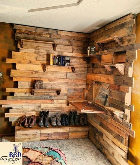 Bookshelf Vanity, Pallet Walls, Wooden Pallet Projects, Pallet Wall, Diy Pallet Projects, Hallway Ideas, Printable Diy, Wooden Pallets, Diy Pallet Furniture