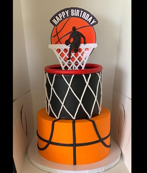 Basketball Cake Design Birthday, Basketball Cake Design, 14th Bday Cake, Air Jordan Cake, Lakers Birthday Party, Basketball Cake Ideas, Born 2 Ball, Basketball Cakes, Basketball Treats