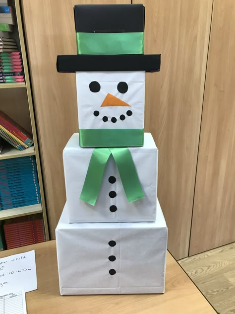 Snowman Out Of Boxes, Christmas Concert Decor, Snowman Boxes Christmas, Ideas Para Navidad Manualidades Faciles, Box Snowman, Christmas Wrapping Diy, Classroom Christmas Decorations, Christmas Eve Traditions, Paper Christmas Decorations