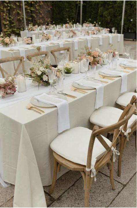 Tablescapes For Wedding, Outdoor Table Wedding, Elegant Wedding Inspiration Romantic, Brunch Wedding Table Decor, Timeless Wedding Reception Decor, Romantic Wedding Reception Ideas, Small Garden Wedding Reception, Terrace Wedding Decor, Modern Garden Party Wedding