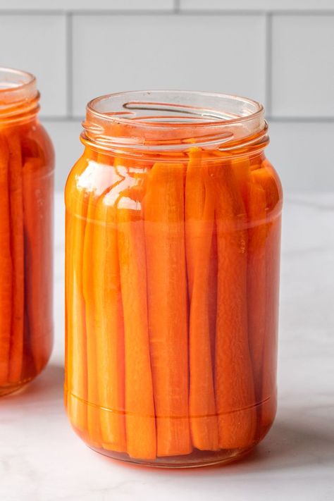 Healthy Probiotic Lacto-Fermented Carrot Recipe How To Ferment Carrots, Lacto Fermented Carrots, Fermented Carrots Recipe, Lacto Fermented Vegetables, Fermenting Carrots, Fermented Tomatoes, Pickled Veggies Recipe, How To Make Fermented Foods, Fermented Carrots