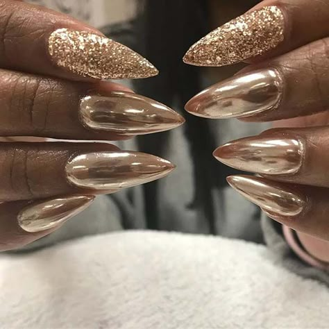 Glitter and gold chrome nails Gold Chrome Nails, Girls Nail Designs, Chrome Nail Art, Gold Nail Art, Chrome Nails Designs, Gold Glitter Nails, Metallic Nails, Gold Chrome, Nails Almond