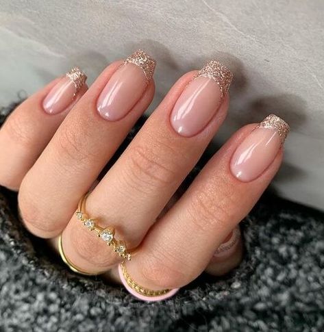 Dazzling gold French tips on medium tapered square nails Classic Nails Elegant, Medium Tapered Square Nails, Pink Glitter French Tip Nails, Glitter French Tip Nails, Glitter French Tip, Unghie Sfumate, Tapered Square Nails, French Tip Acrylic Nails, Casual Nails