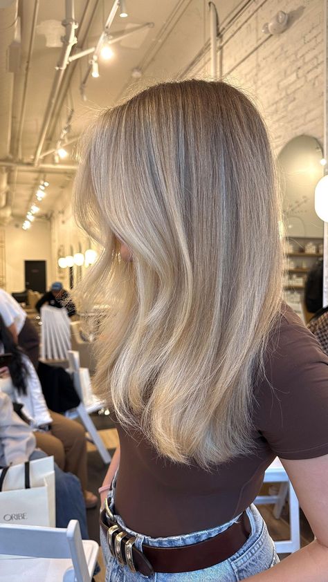 Blonde, but give it depth and warmth #livedincolor #livedinblonde | Instagram All Around Blonde Highlights, Cool Blonde Hair Dark Roots, Beige Blonde Hair Root Smudge, Blonde Hair Refresh, Hair Colours For Blondes, Medium Length Blonde Hair Blowout, Blonde Balayage Hairstyles, Old Money Bronde Balayage, Blonde With Lowlights Straight Hair