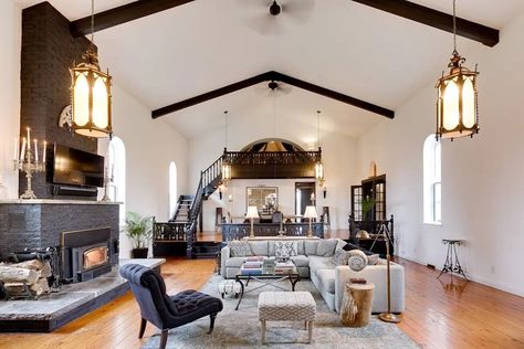 11 Beautiful Airbnb Church Rentals You Can Stay in Around the World Chapel Conversion, Converted Church, Church Conversions, Church Interior Design, Dutch House, Prince Edward County, Church Interior, Cottage Rental, Chic Spaces