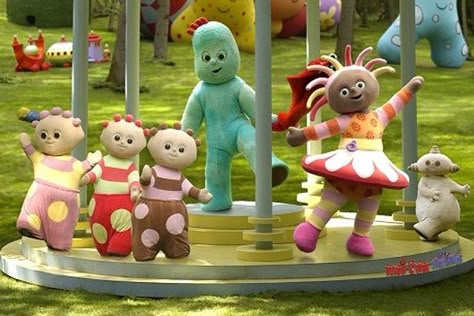 Gece Bahçesi Makka Pakka, Old Kids Shows, Growing Up British, In The Night Garden, Old Cartoon Network, Childhood Aesthetic, The Night Garden, Collage Des Photos, Garden Mural