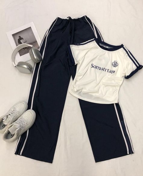 Suits Women Aesthetic, Track Pants For Women, Mini Skirts Outfits Summer, Track Suits Women, Her Drawing, Skirt Outfit Summer, School Homework, Track Suits, Korean Outfit Street Styles