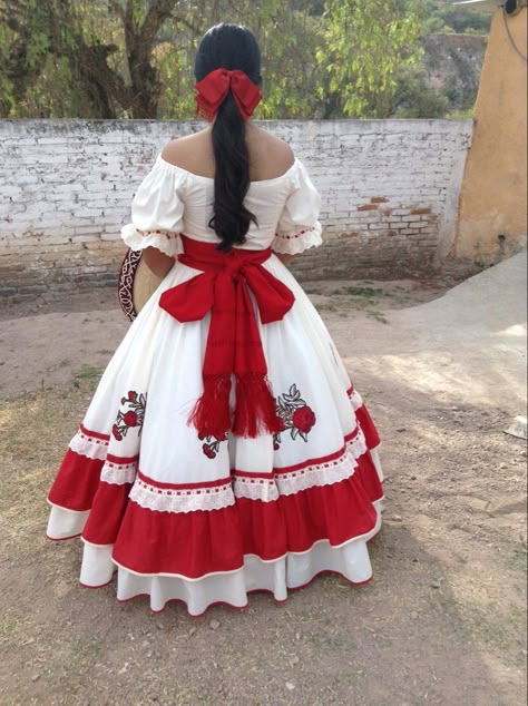 Mexico Clothes Traditional, Mariachi Dress, Mexican Dresses Traditional, Mexican Clothing Style, Escaramuza Dresses, Traditional Mexican Clothing, Mexican Traditional Clothing, Surprise Dance Outfits, Folklorico Dresses