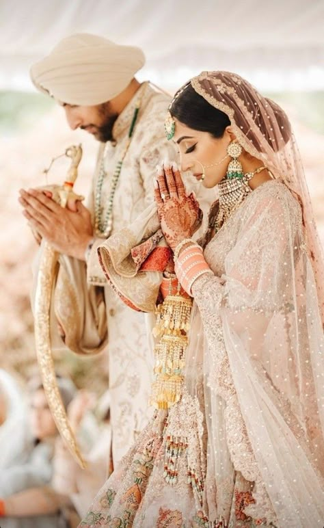 Sikh Wedding Photography, Indian Wedding Pictures, Punjabi Wedding Couple, He Cheated, Sikh Bride, Anand Karaj, Bride Photos Poses, Indian Wedding Photography Couples, Indian Wedding Couple Photography