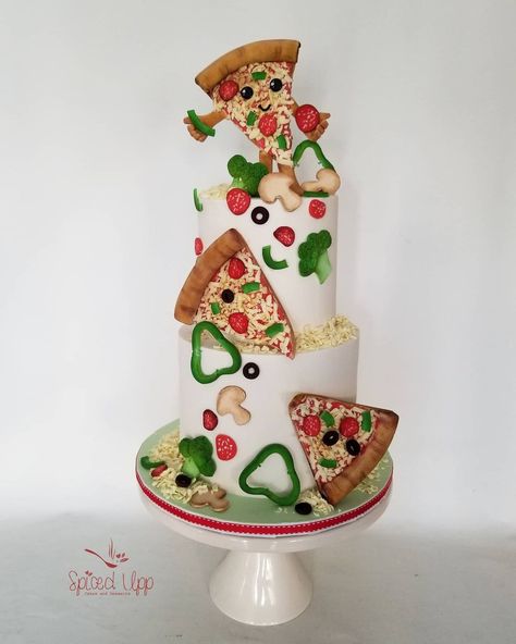 Italian Themed Cake, Pizza Party Birthday Cake, Pizza Theme Birthday Cake, Pizza Cake Birthday, Pizza Cake Ideas, Pizza Wedding Cake, Birthday Cake Pizza, Cake Pizza Decoration, Pizza Theme Cake