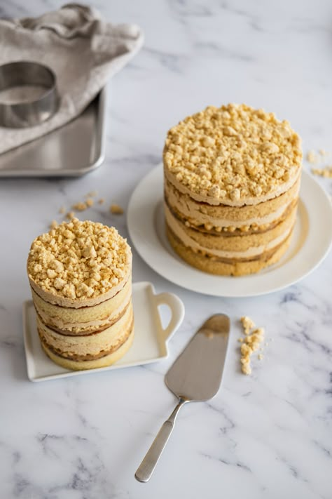 Cake With Crunchy Layer, Tres Leches Layer Cake, Layer Cake Ideas, Crunchy Cake, 4 Layer Cake, Momofuku Cake, Milk Cakes, Momofuku Recipes, Milk Bar Cake