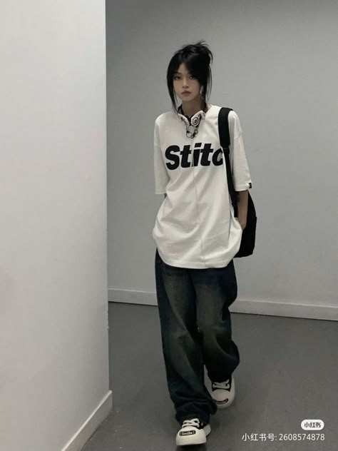 Y2k Minimalist Outfit, Baggy Acubi Fashion, Korean Street Wear Aesthetic, Female Drip Outfits, Tomboy Girl Aesthetic, Short Outfits Korean, Boyish Outfit, Tomboy Clothes, Outfit Tomboy