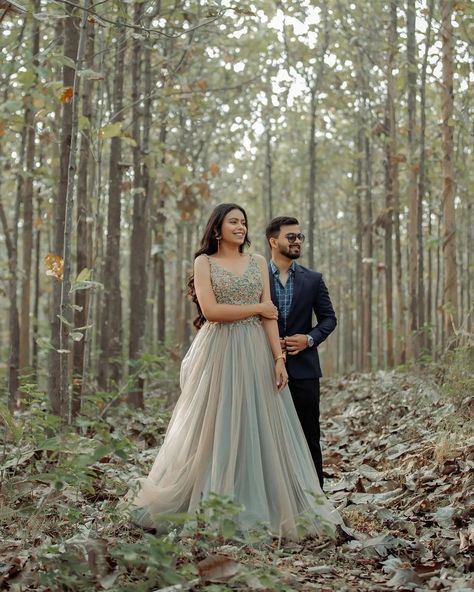 Pre Wedding Shoot Ideas Lehenga, Garden Couple Pose, Wedding Couple Poses Photography In Saree, Couple Poses In Garden, Pre Wedding Photoshoot Outdoor Different Styles Picture Ideas, Pre Wedding Outfits, Indian Pre Wedding Photoshoot, Ring Shoot, Post Wedding Photoshoot