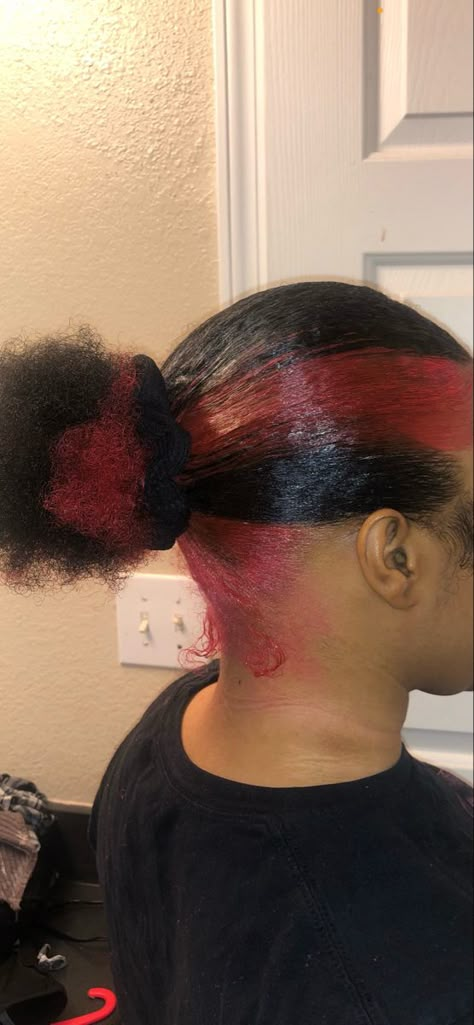 Natural Hairstyles For Black Women Dyed, Red And Pink Skunk Stripe Hair, How To Dye Skunk Stripe, Skunk Stripe And Peekaboo Hair, Red Skunk Stripe 4c Hair, Dyed Hair Inspiration Brown, Burgundy Skunk Stripe Natural Hair, Hair Dye Red Ideas, Peekaboo Hair Black Women