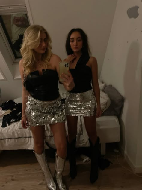 Silver Mini Skirt Outfit, Sequin Skirt Outfit Parties, Sequin Skirt Outfit Dressy, Glitter Party Outfit, Sparkly Skirt Outfit, Sequin Mini Skirt Outfit, Glitter Skirt Outfit, Skirt Holiday Outfit, Outfit Inspo Concert