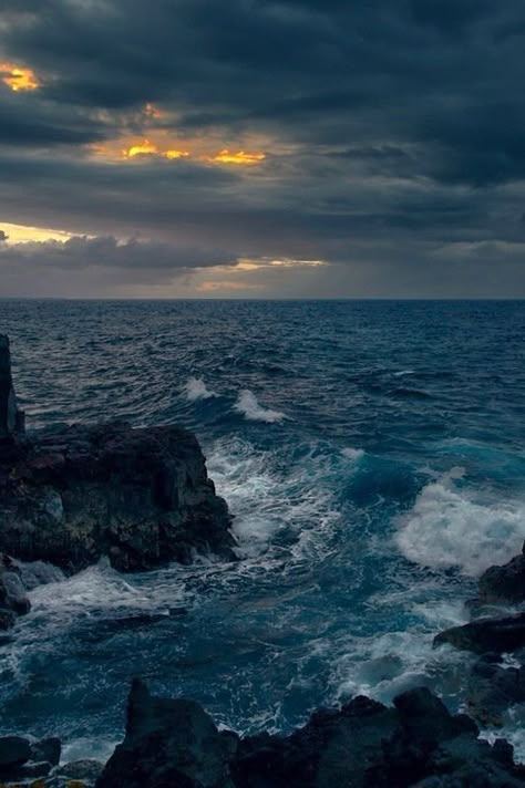 Ocean Storm, Beautiful Ocean Pictures, Ocean Pictures, Tropical Storm, Pretty Landscapes, Ocean Wallpaper, Ocean Vibes, Beautiful Ocean, Ocean Creatures