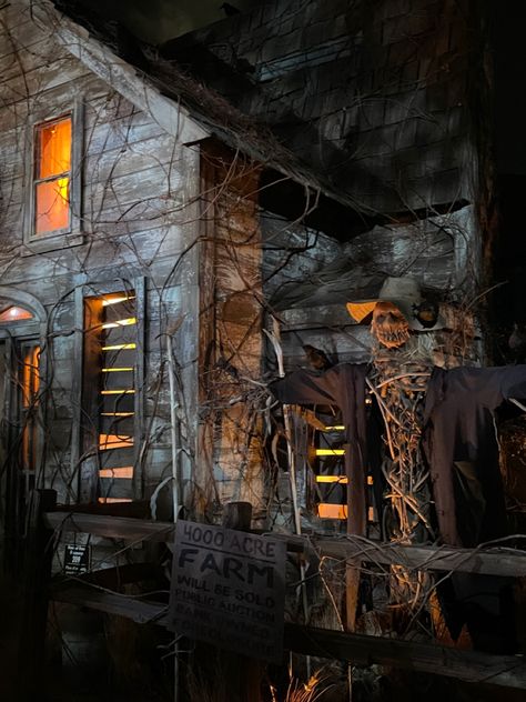 Haunted House Facade, Pumpkin Graveyard, Haunted Farm, Haunted House Attractions, Haunted Trail, True Horror Stories, Halloween Maze, Ghost Train, Ghost Painting