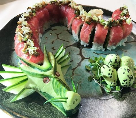 Dragon Sushi .. Head comprised of Wasabi & cucumber Dragon Roll Sushi, Cake Dragon, Dragon Sushi, Birthday Dragon, Dragon Food, Sushi Recipe, Sushi Cake, Dragon Roll, Roll Sushi