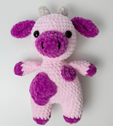 Rose and Lily Amigurumi: Crochet Strawberry Cow - Free Crochet Pattern Stuff Crochet Animals, Amigurumi Cow Pattern, Crocheted Cow, Crocheted Cow Pattern, Strawberry Cow, Amigurumi Cow, Crochet Strawberry, Crochet Mushroom, Crochet Plushies