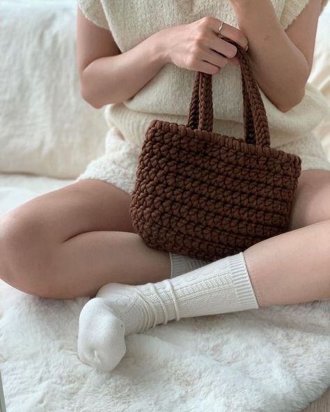 Gorgeous hand-made hand-bag ideas | Grid crochet patterns crochet bag aesthetic #crochetbagaesthetic #crochet #crochetbag #crochetbags 2.285 Knit Bags Aesthetic, Brown And White Crochet Bag, Crochet Brown Bag, Brown Crochet Projects, Brown Yarn Crochet Ideas, Brown Crochet Ideas, Brown Yarn Crochet, Crochet Bag Brown, Grid Crochet Patterns