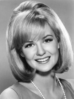 Shelley Fabares starred in "Black Leather Jackets" Twilight Zone (1964) Shelley Fabares, The Donna Reed Show, Vintage Movie Stars, Jacqueline Bisset, Donna Reed, Classic Actresses, Old Tv Shows, Hollywood Actor, Famous Women