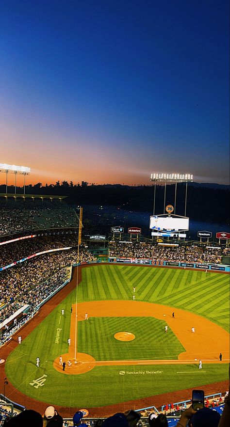 Baseball Field Wallpaper, Dodger Stadium Wallpaper, Baseball Wallpaper Aesthetic, Baseball Wallpaper Iphone, Mlb Aesthetic, Dodgers Wallpaper, Baseball Manga, Los Angeles Dodgers Stadium, Baseball Aesthetic