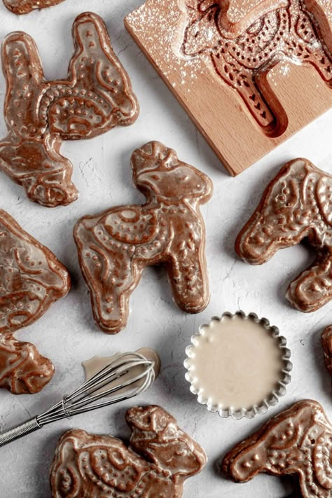 Gingerbread Cookie Dough Recipe, Gingerbread Cookie Dough, Soft Gingerbread, Xmas Reindeer, Christmas Cookie Box, Soft Gingerbread Cookies, Cookie Embosser, Cookie Dough Recipes, Chocolate Liqueur