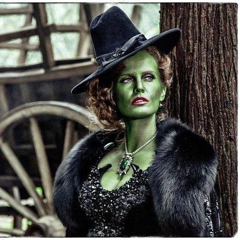 I just love this one 💚💚💚💚😍🍏 #ouat #ouatlovers #oncer #oncers #finnishoncer #foreverzelenafan #foreverbexspretty #foreverbexfan… Ouat Zelena, Zelena Mills, Toms Shoes Outfits, The Wicked Witch Of The West, School Costume, Wicked Witch Of The West, Witch Costumes, Wonderful Wizard Of Oz, Witch Of The West