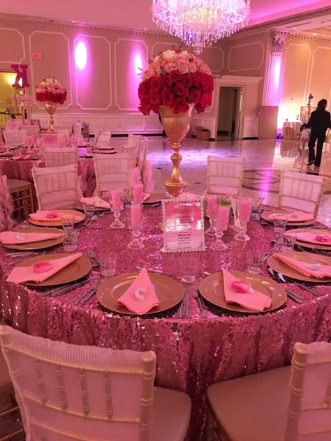 Pink Quince Theme, Quinceañera Decorations, Sweet 16 Party Planning, 15 Party Ideas Quinceanera, 16 Cookies, 16 Party Decorations, Gold Quinceanera, Sweet 16 Party Themes, Sweet 15 Party Ideas Quinceanera