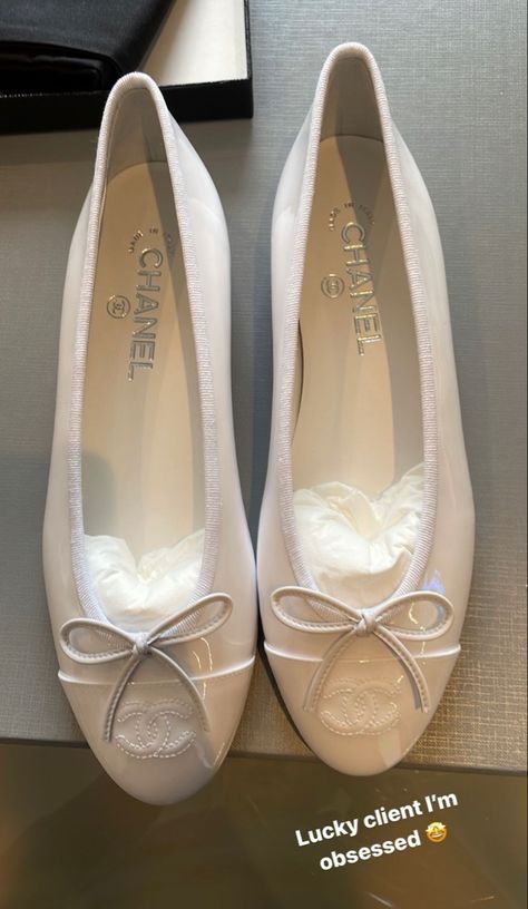 White Chanel Ballet Flats, White Chanel Flats, Flats With Socks, Outfit Inspirations Edgy, Chanel Archive, Hero Outfits, Edgy Feminine, Chanel Flats, Fancy Shoes