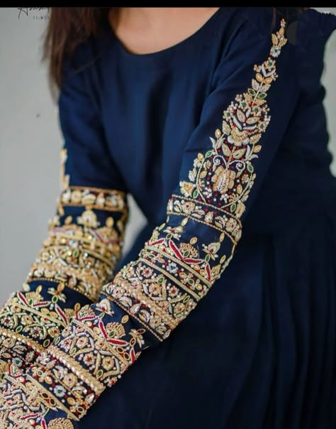 Kurti Sleeves Design, Embroidery Fashion Detail, Velvet Dress Designs, Plain Blue, Pakistani Fashion Party Wear, Pakistani Fancy Dresses, Sleeves Designs For Dresses, Simple Pakistani Dresses, Embroidery Suits Design