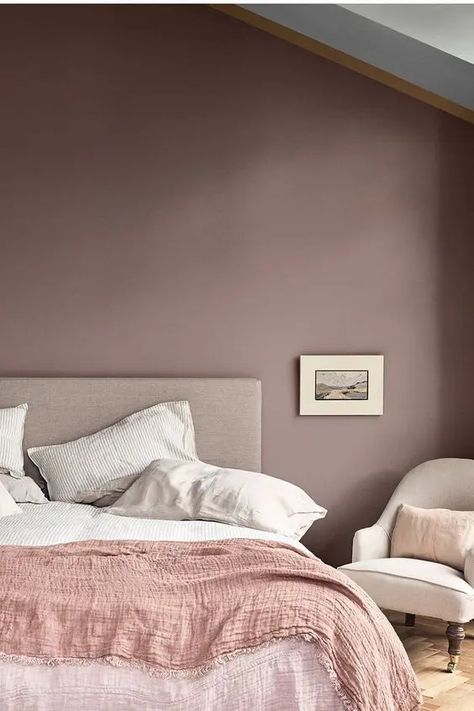 Mauve Living Room, Mauve Bedroom, Dusty Pink Bedroom, Mauve Walls, Scandinavian Dining Room, Chic Dining Room, Neutral Furniture, Neutral Bedding, Bedroom Wall Colors