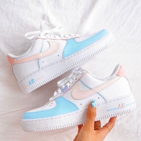 Outfits With Air Force Ones, Air Force One Shoes, Custom Shoes Diy, Nike Shoes Air Force, Nike Fashion Shoes, Preppy Shoes, Custom Nike Shoes, All Nike Shoes, Shoes Diy