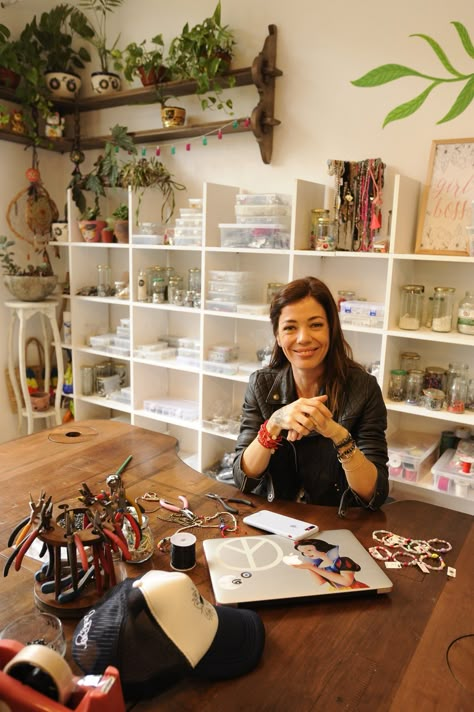 Jewelry Making Office, Jewelry Studio Design, Jewelry Workspace, Jewelry Workshop Studio, Jewelry Studio Space, Jewelry Studio Organization, Home Jewelry Studio, Jewelry Making Studio, Creative Work Spaces