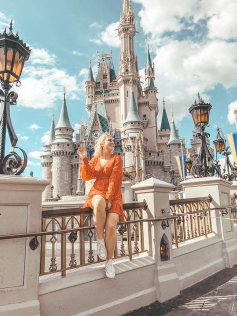 7 Instagram spots at Disney's Magic Kingdom that you don't want to miss. Magic Kingdom Pictures, Disneyworld Pictures, Disney World Photo Ideas, Disney Poses, Disney Mignon, Disneyland Photos, Disney Photo Ideas, Disney World Pictures, Disney Cute