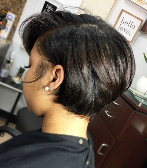 Curled Bob Hairstyle, Edgy Bob Hairstyles, Weave Bob Hairstyles, Short Black Haircuts, Black Bob Hairstyles, Short Layered Bob Hairstyles, Short Black Hair, Angled Bob Hairstyles, Short Wavy Bob