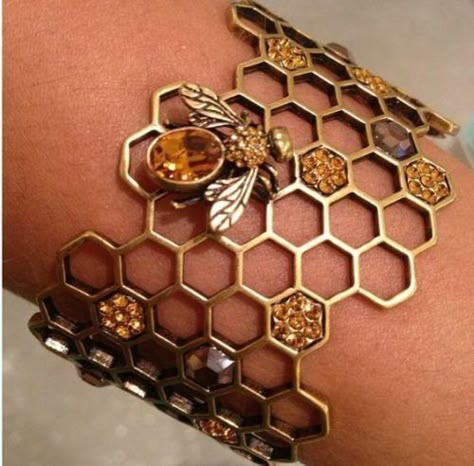 Bee Themed Jewelry, Honey Comb Jewellery, Insect Inspired Jewellery, Bee Themed Clothes, Honeycomb Outfit, Bee Themed Outfit, Honey Accessories, Honeycomb Bracelet, Bee Clothes