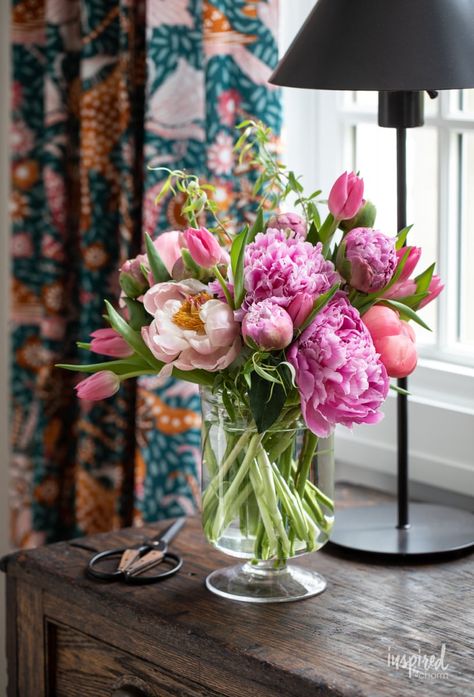 How to Create Beautiful Peony Arrangements #flowers #arranging #flowerarranging #flowerarrangment #peonyseason #peonies #peonybouquet #peonyarrangement Peony Arrangements, Peony Flower Arrangements, Easter Bouquet, Peony Arrangement, Peonies Season, Tulips Arrangement, Hydrangea Arrangements, Peonies And Hydrangeas, Home Floral Arrangements