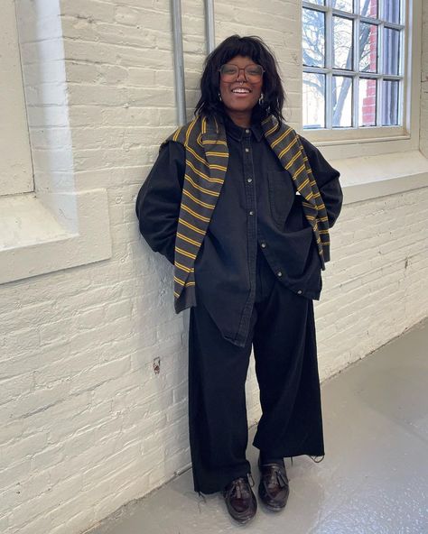 mar | golden girl! | Instagram Layered Leather Jacket Outfit, Masculine Winter Outfits For Women, Midsize Queer Fashion, Sweat Shirts Women Outfit, Japanese Street Style Minimalist, 20 Degree Weather Outfits, Baddie Fall Fits, Layered Outfits Winter, Grungy Outfit