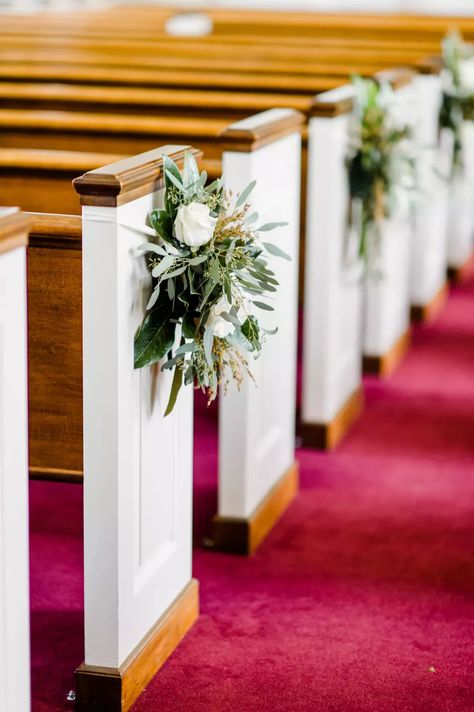 Church Pew Wedding Decorations, Church Pew Wedding, Church Wedding Decorations Aisle, Church Pew Decorations, Wedding Pew Decorations, Simple Church Wedding, Small Church Weddings, Church Aisle Decorations, Wedding Church Aisle