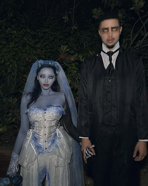 Halloween Bride Costumes, Cute Couples Costumes, Couples Halloween Costumes, Corpse Bride Costume, Horror Halloween Costumes, Hot Halloween Outfits, Bride Costume, Pretty Halloween Costumes, Couples Halloween Outfits