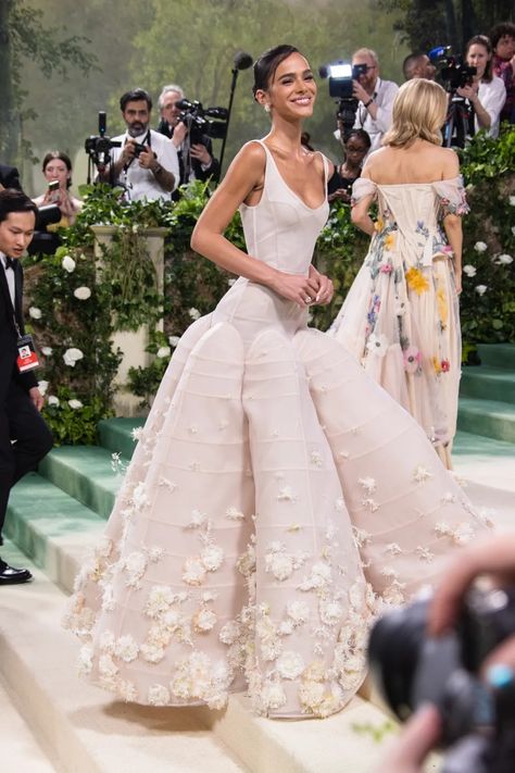 Met Gala 2024 Red Carpet: Photos, Live Updates Met Gala Best Looks, Gowns Dresses Evening, Galas Photo, Gala Outfits, Met Gala Outfits, Met Gala Dresses, Gala Looks, Gala Outfit, Met Gala Red Carpet