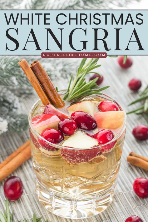 White Christmas Sangria Recipe, White Christmas Sangria, Easy Holiday Cocktail Recipes, Christmas Sangria Recipes, Cranberry Sangria, White Sangria Recipe, Holiday Sangria, Christmas Drinks Recipes, Christmas Sangria