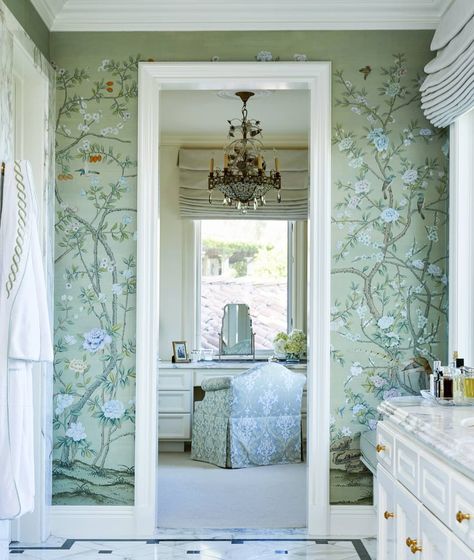 Get ready to explore the glorious world of De Gournay wallpaper. Plus get a look at fashion designer Susie Kondie's home and fashion line. Spa Baths, De Gournay Wallpaper, Beautiful Master Bathrooms, Manpreet Kaur, Sandberg Wallpaper, Pretty Bathrooms, Powder Room Design, Chinoiserie Wallpaper, Powder Rooms