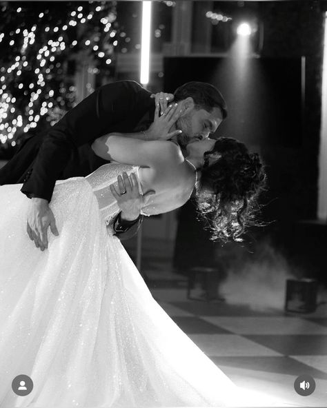 Wedding Photo First Dance, Wedding Photography First Dance, First Dance Photography, Wedding First Dance Photos, First Dance Wedding Photos, First Dance Aesthetic, Wedding Picture Board, F1 Wedding, Wedding Dance Photos