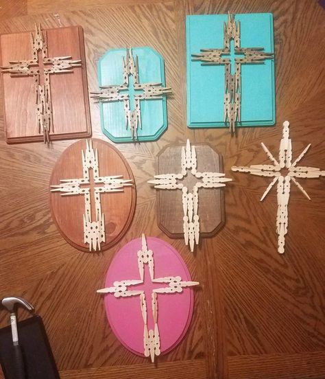 Images Plastic Knife Crafts, Diy Cross Crafts, Diy Reef, Clothespin Crosses, Clothespins Crafts, Wooden Crosses Diy, Clothes Pin Art, Clothespin Cross, Crosses Diy