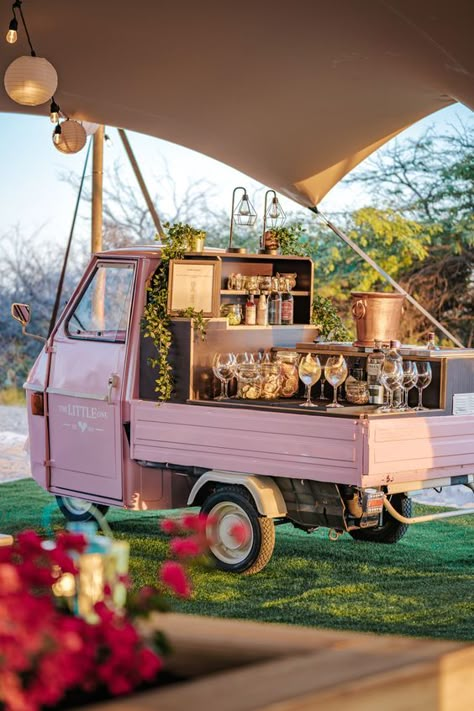 Bar Truck Mobile, Mobile Dessert Bar, Mobile Bar Camper, Portable Bar Cart, Foodtrucks Ideas, Mobile Bar Cart, Mobile Cocktail Bar, Dessert Cart, Bar Mobile