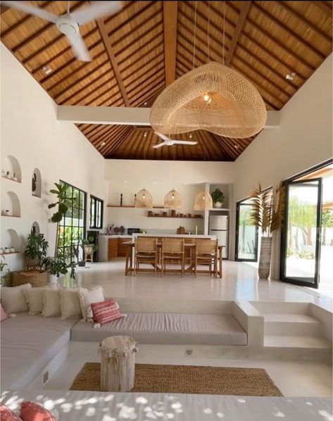 Bali Beach House Interiors, Amazing Home Design, Spacious Interior Design, Bali Villa Architecture, New Mexico Kitchen Design, Big House Interior Design, Bali Houses Villas, Big Garden House, Resort Villa Interior