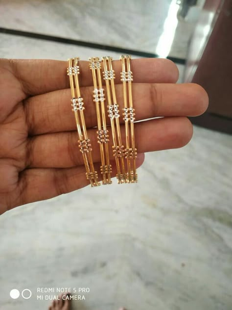 Four Bangles Set Gold, Bangels Designes Gold For Women, Bangal Designs In Gold, Plain Gold Bangles Simple, Rhodium Bangles Gold, Simple Bangle Designs Gold, Bangle Designs Gold, Daily Use Gold Bangles Indian, Bangles Jewelry Designs Gold